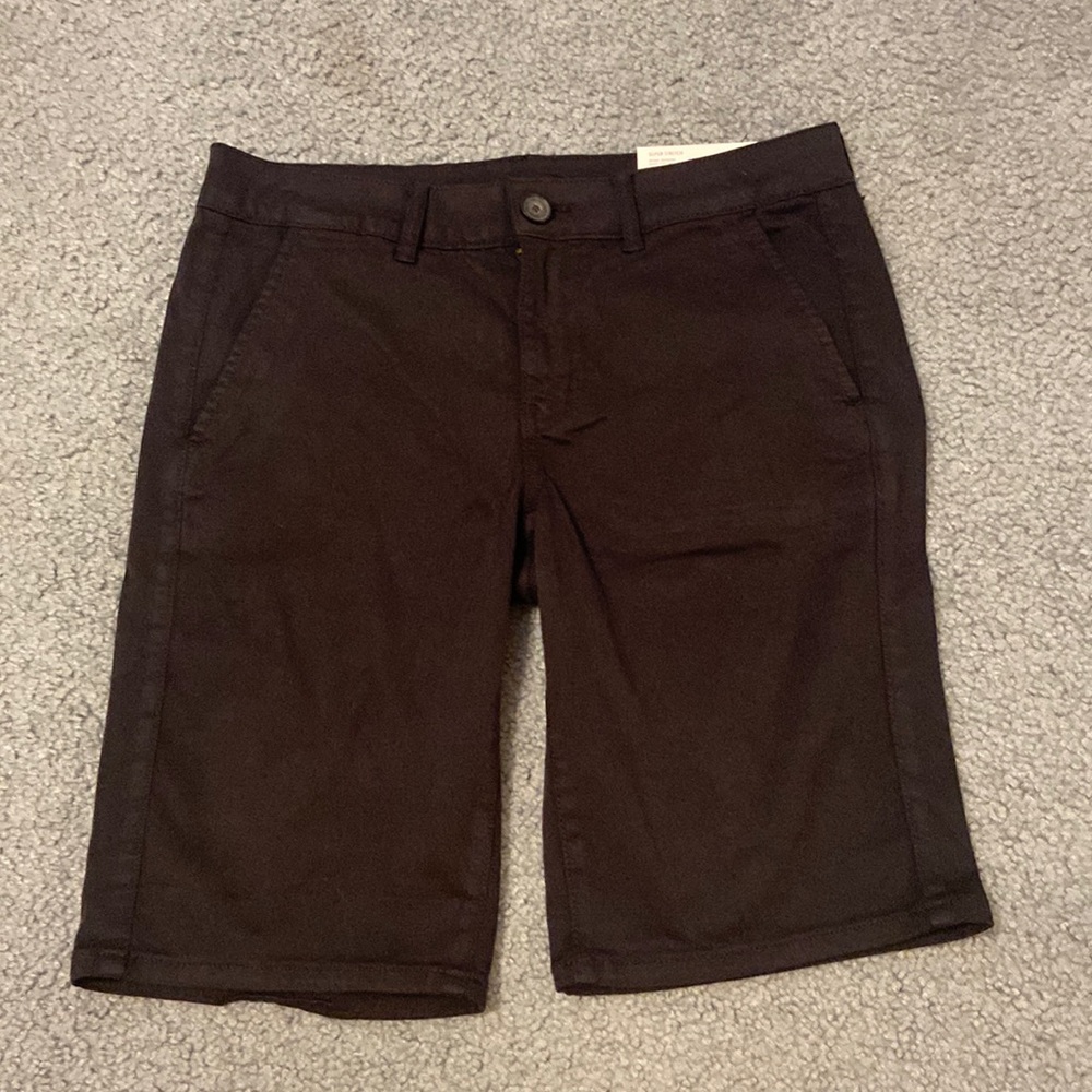 Black size 8 skinny Bermuda shorts